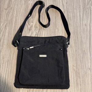 Baggallini Black Shoulder Bag Adjustable Crossbody Travel Purse